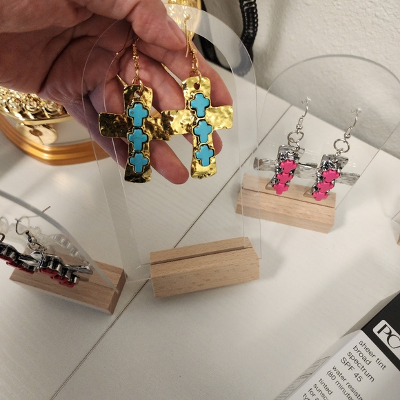 Cross hanging earrings - Picture 2 of 4